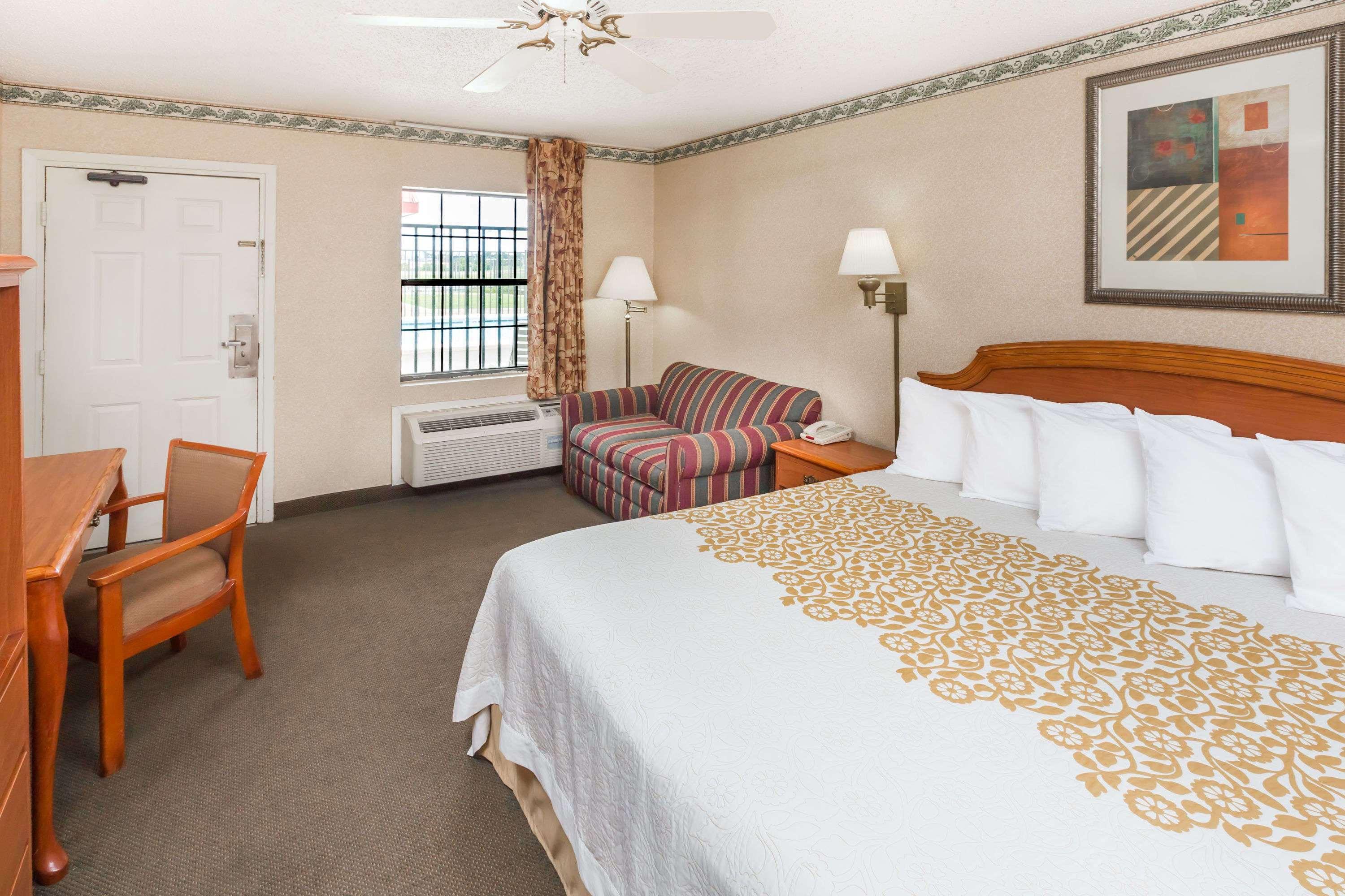 Days Inn By Wyndham Batesville Dış mekan fotoğraf