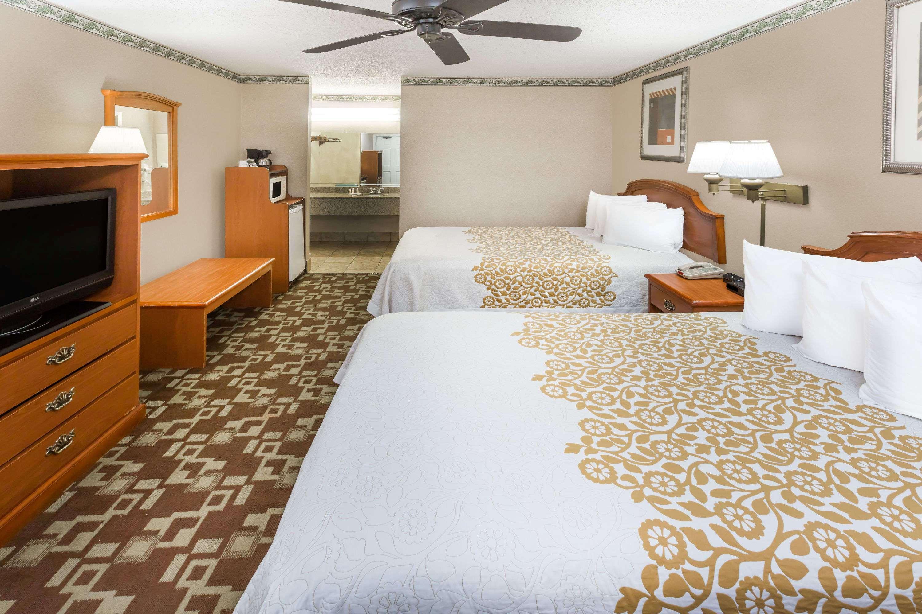 Days Inn By Wyndham Batesville Dış mekan fotoğraf