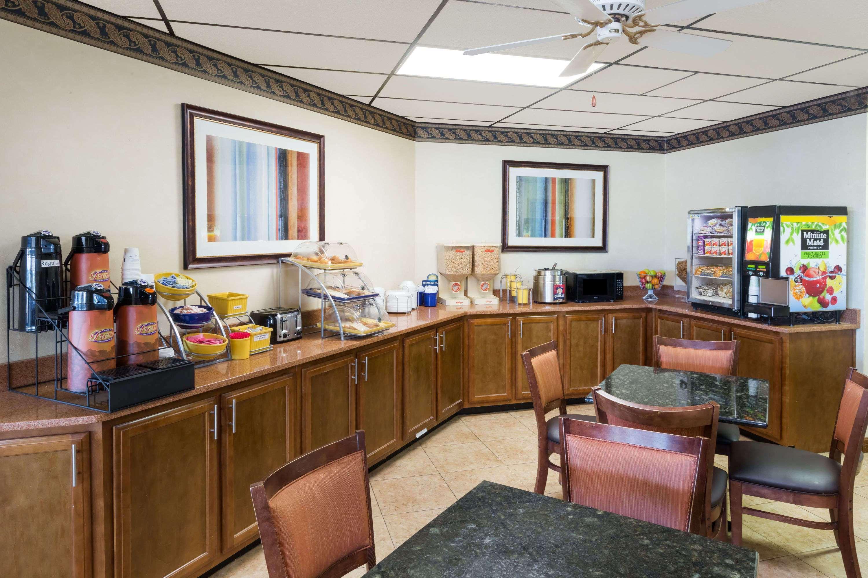 Days Inn By Wyndham Batesville Dış mekan fotoğraf