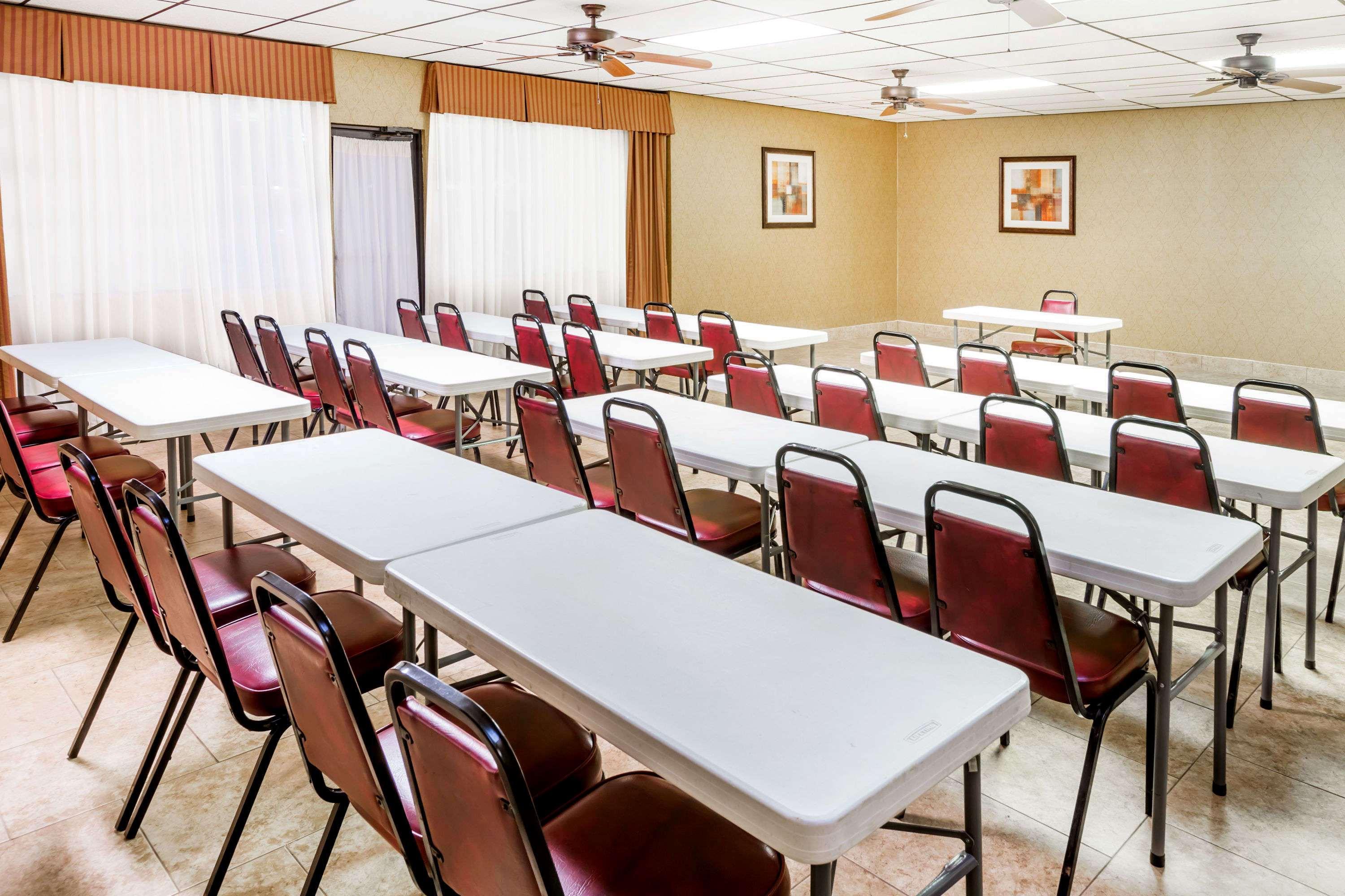 Days Inn By Wyndham Batesville Dış mekan fotoğraf