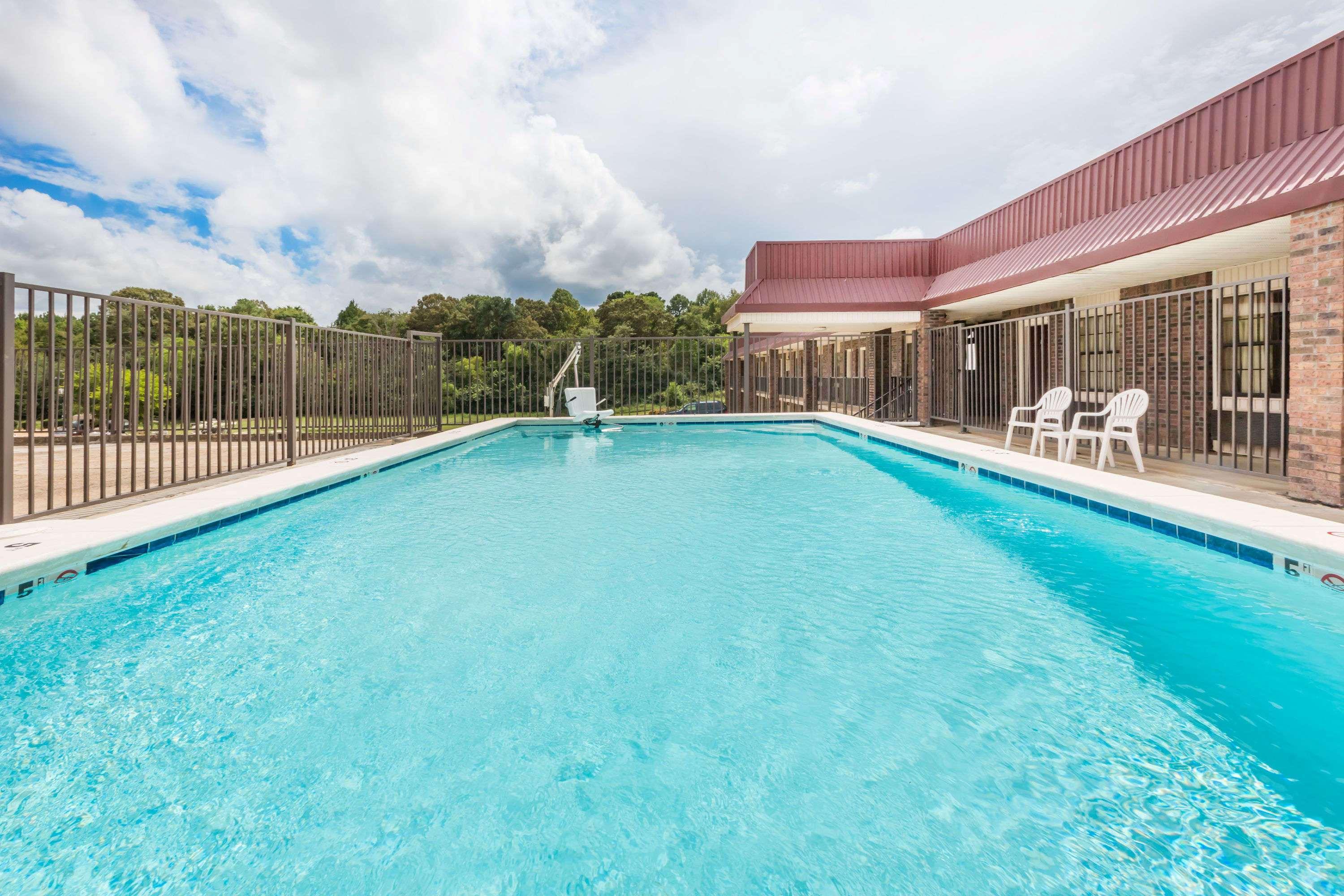 Days Inn By Wyndham Batesville Dış mekan fotoğraf