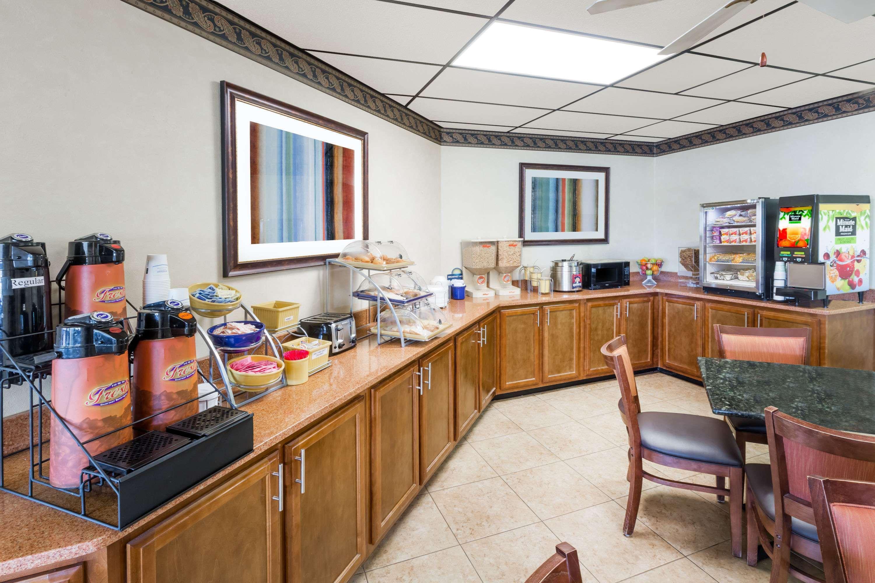 Days Inn By Wyndham Batesville Dış mekan fotoğraf