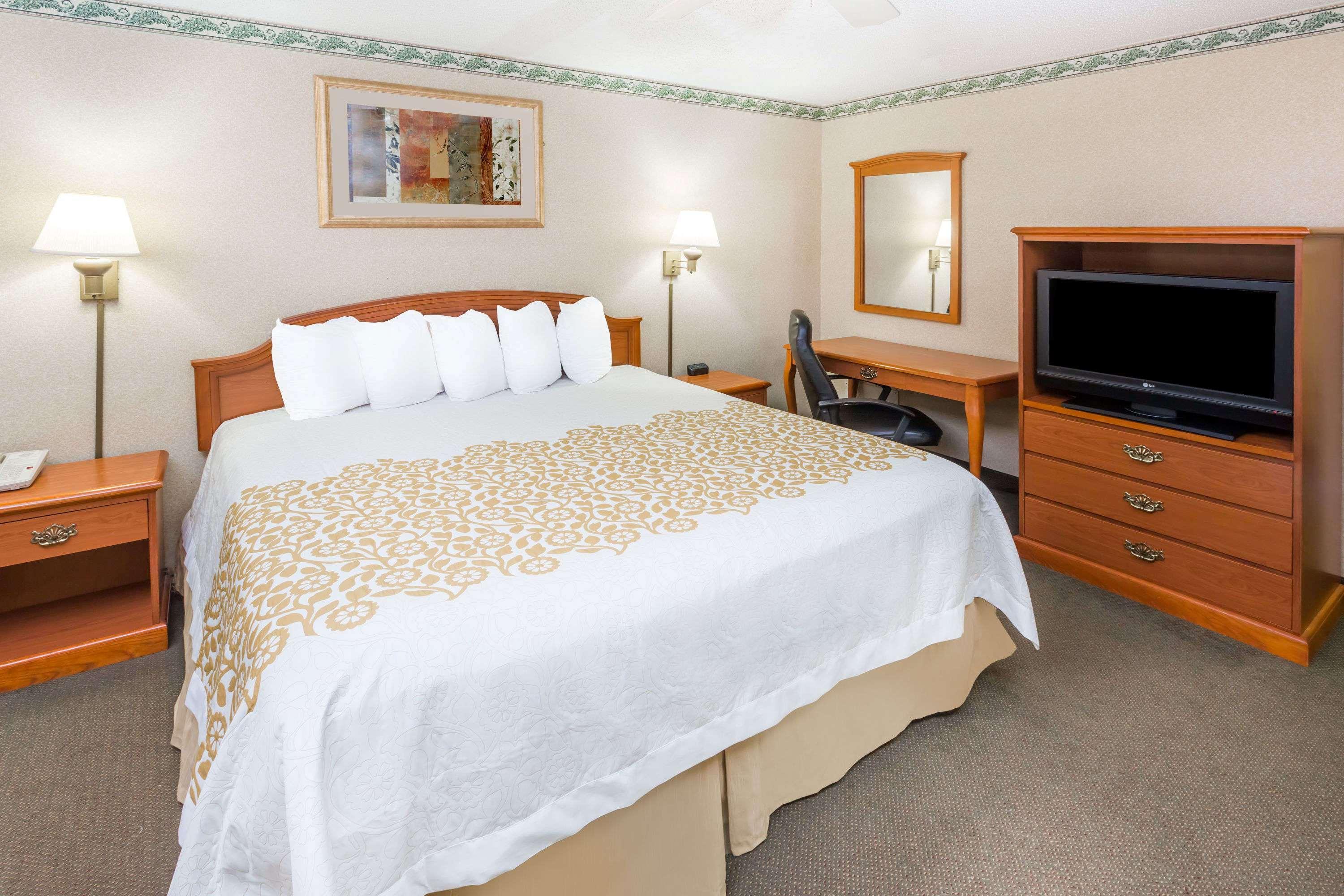 Days Inn By Wyndham Batesville Dış mekan fotoğraf