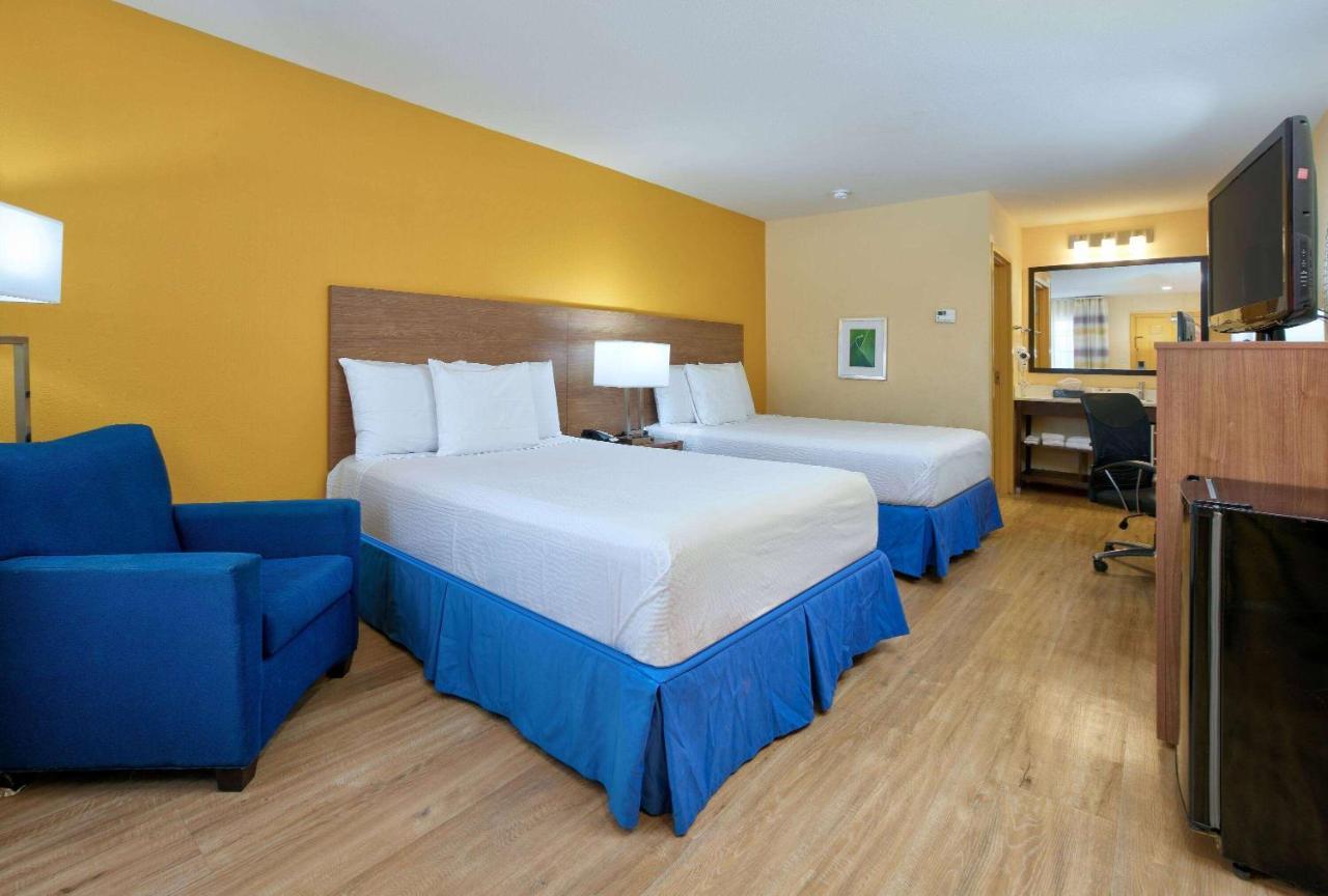 Days Inn By Wyndham Batesville Dış mekan fotoğraf