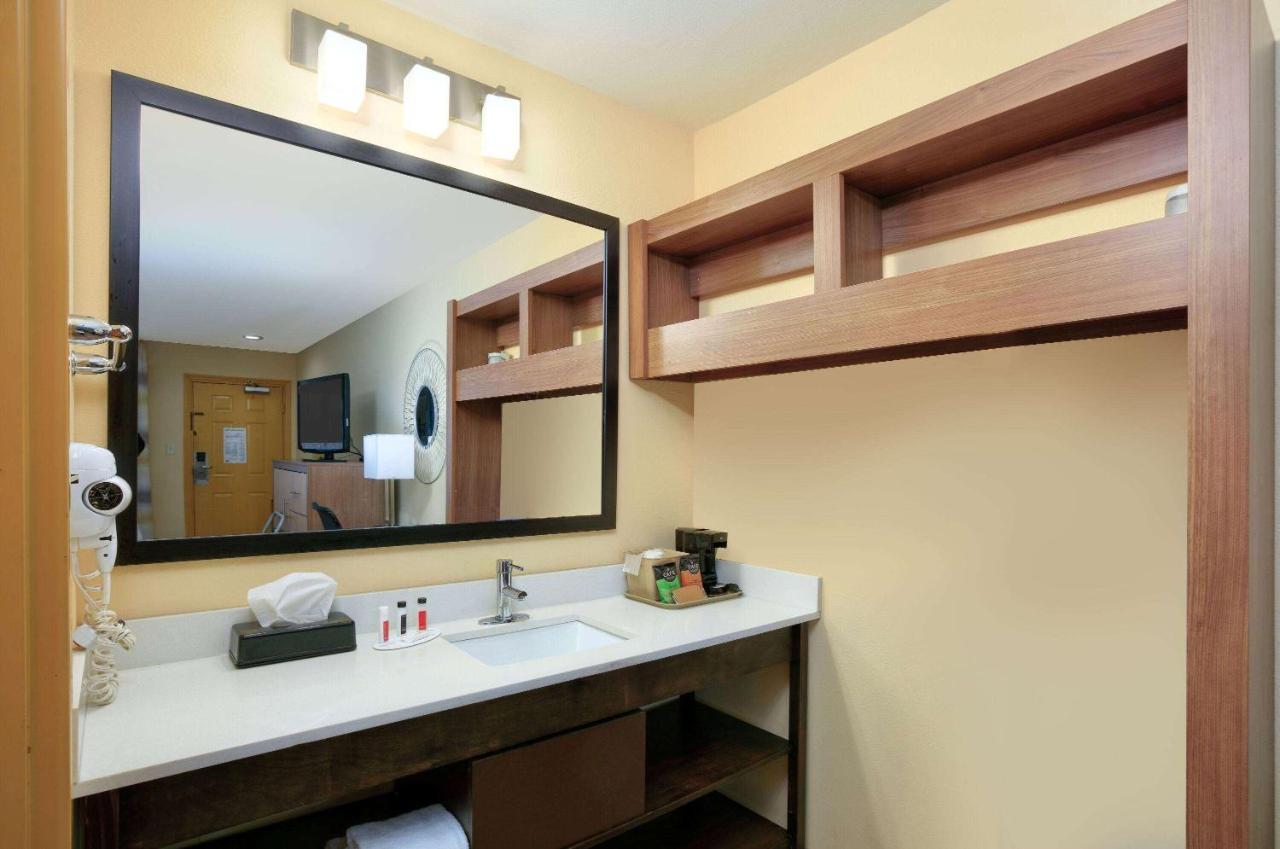 Days Inn By Wyndham Batesville Dış mekan fotoğraf