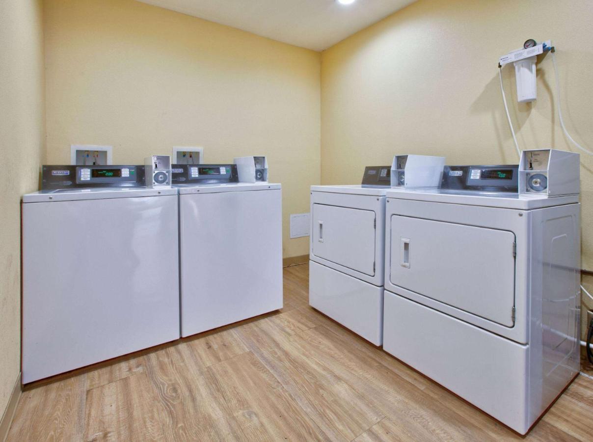 Days Inn By Wyndham Batesville Dış mekan fotoğraf