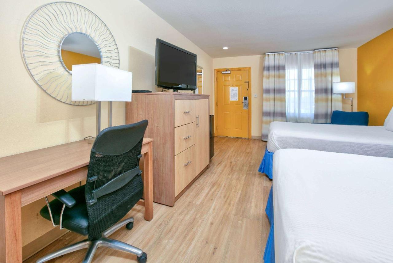 Days Inn By Wyndham Batesville Dış mekan fotoğraf