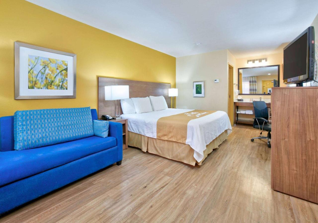 Days Inn By Wyndham Batesville Dış mekan fotoğraf