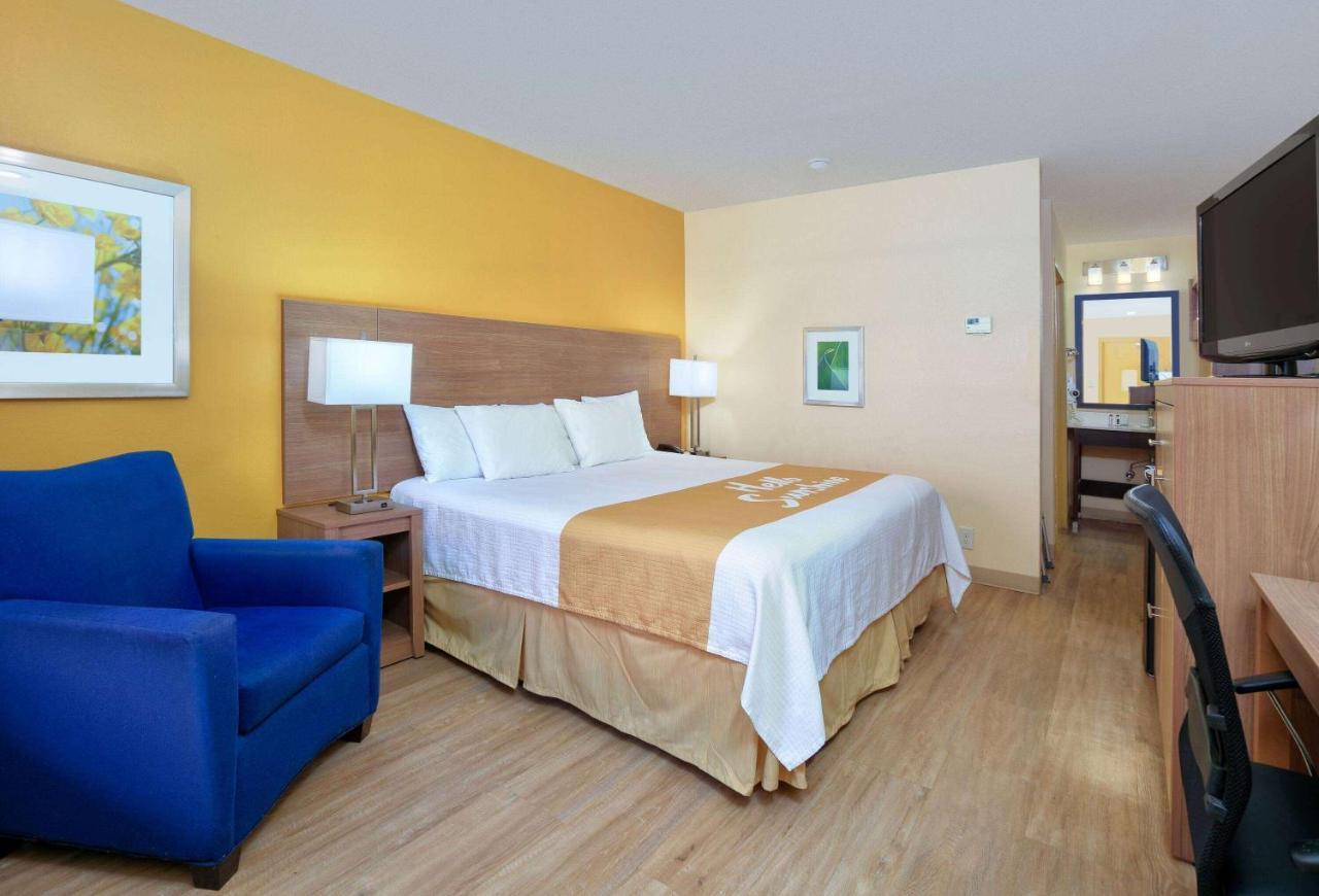Days Inn By Wyndham Batesville Dış mekan fotoğraf