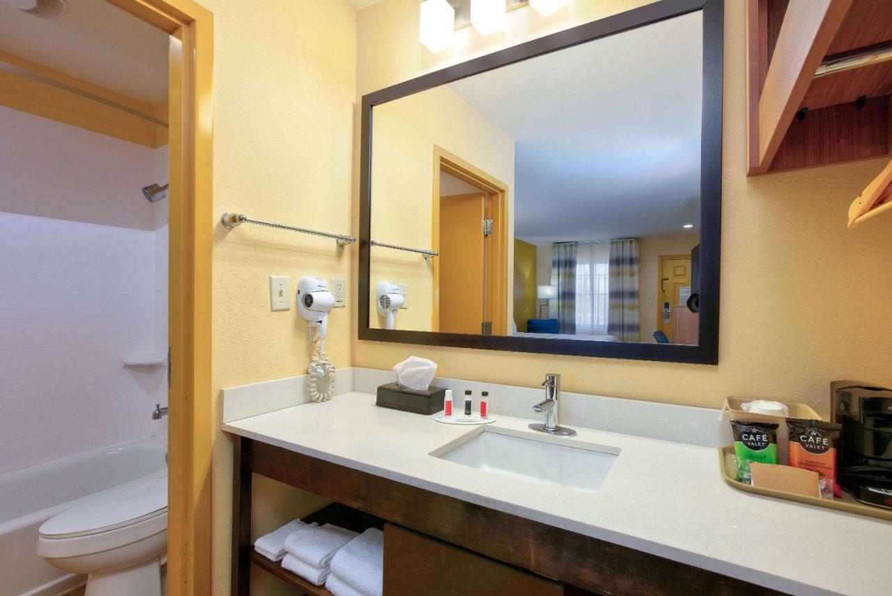 Days Inn By Wyndham Batesville Dış mekan fotoğraf