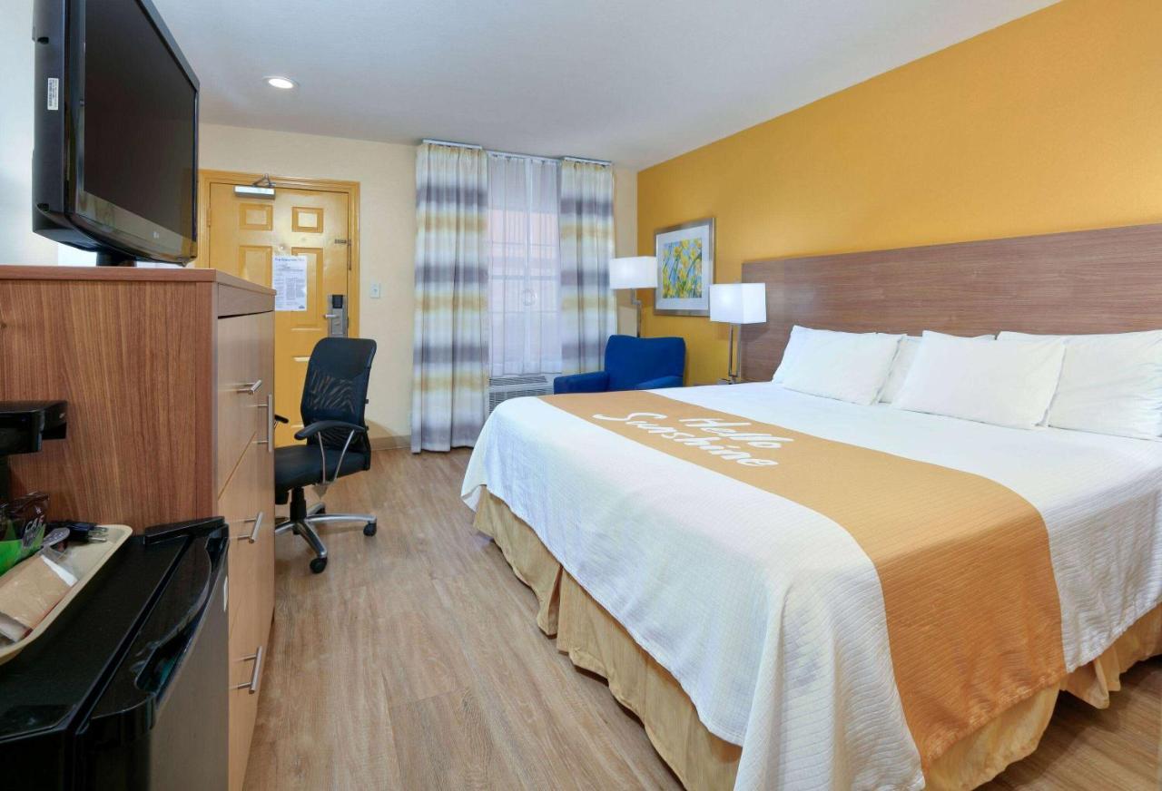 Days Inn By Wyndham Batesville Dış mekan fotoğraf