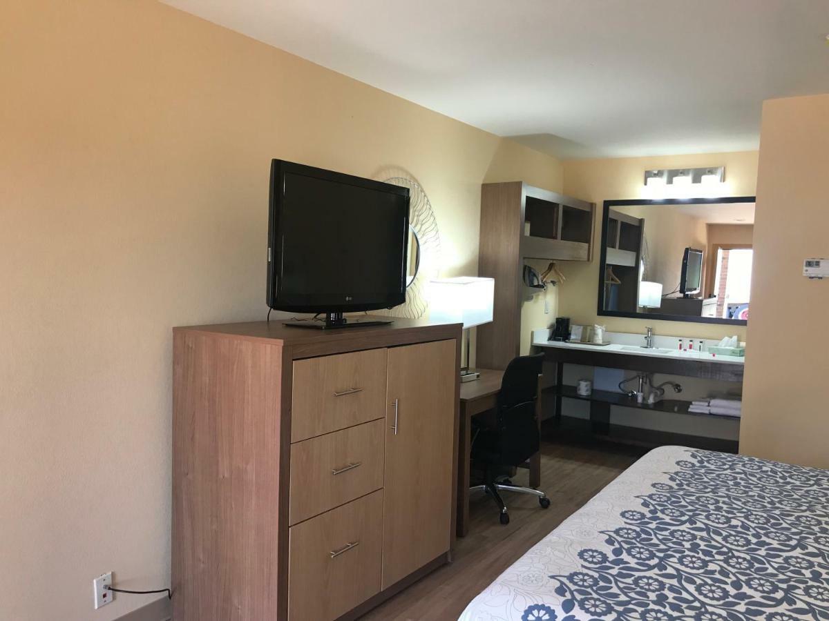 Days Inn By Wyndham Batesville Dış mekan fotoğraf