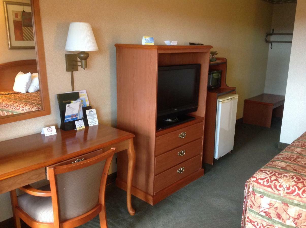 Days Inn By Wyndham Batesville Dış mekan fotoğraf